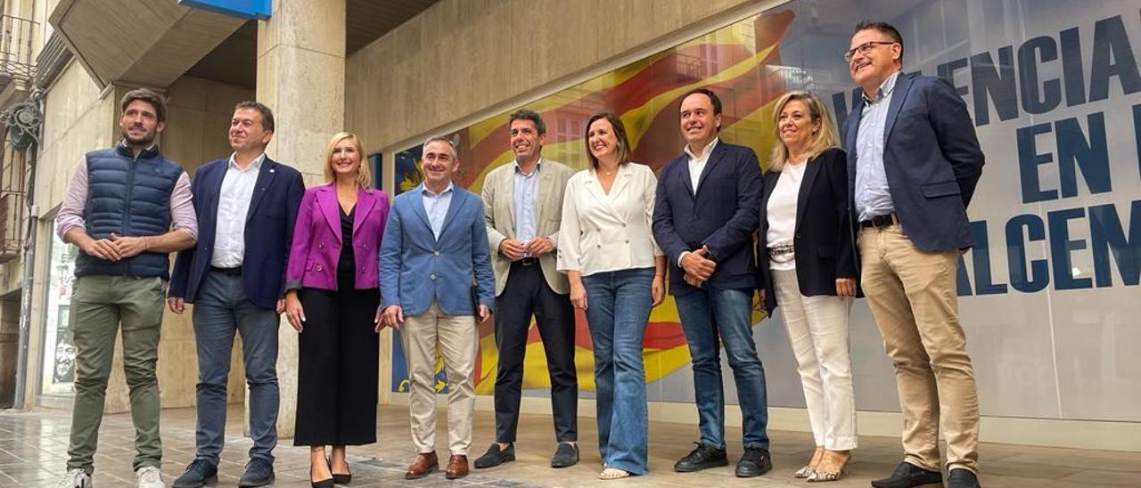 Mazón, junto a Catalá, Barrachina, Montesinos y otros miembros de su ejecutiva.