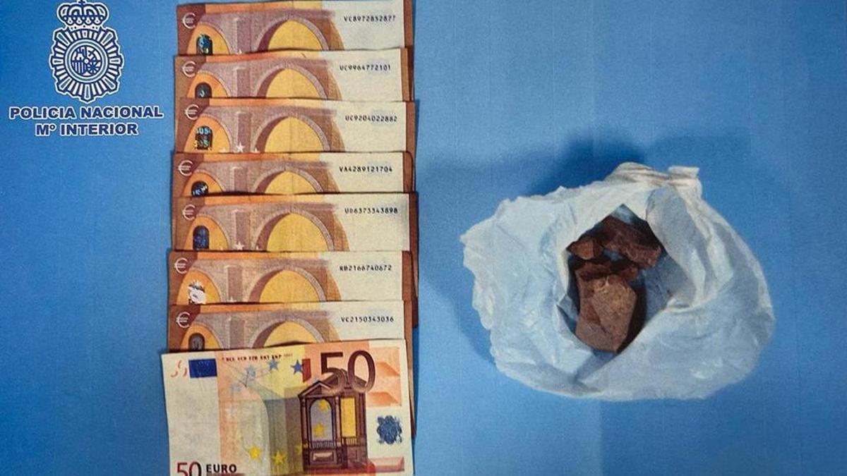 El detenido portaba 34 gramos de heroína y 400 euros en efectivo.