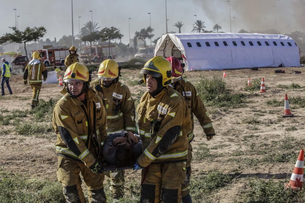 Más de 500 efectivos participan en un simulacro de accidente aéreo