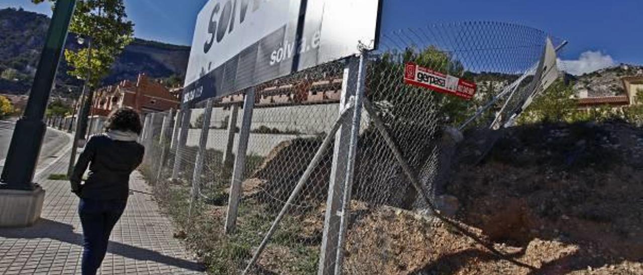 Alcoy «blinda» la urbanización de Serelles contra okupas y ladrones