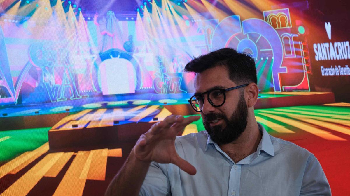 Nareme Melián ante su escenario de Carnaval.