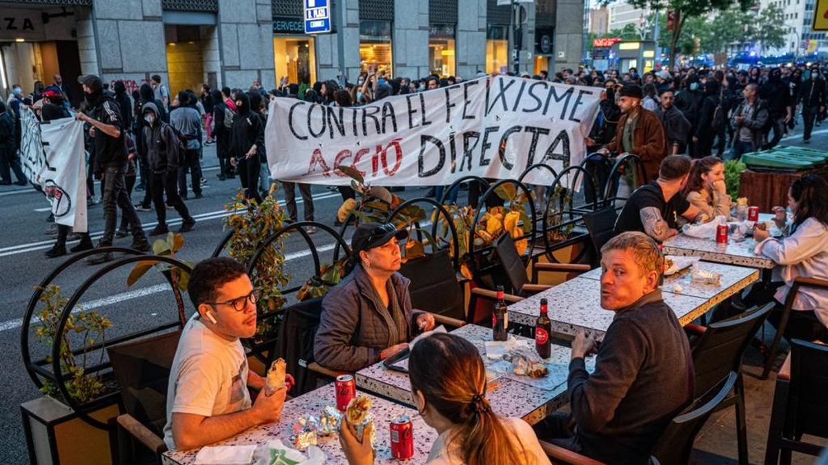 Manifestación antifascista y contra el movimiento ’desokupa’ por el centro de Barcelona