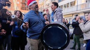 La mitad del Gordo, el 72.480, ha ido parar al club de baloncesto madrileño Distrito Olímpico, que compró los décimos en la administración de Logroño en la que ha caído íntegramente el primer premio de la Loteria de Navidad.