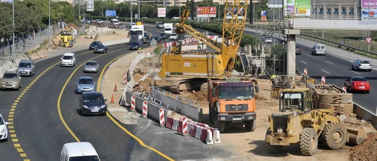 La caída más acentuada de la inversión en construcción se está registrando en los proyectos desarrollados por el sector público.