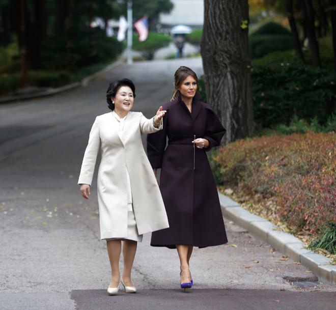 Melania Trump con abrigo de Delpozo