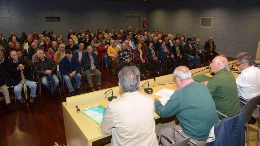 Asistentes a la asamblea de la plataforma de emigrantes retornados. // Noé Parga