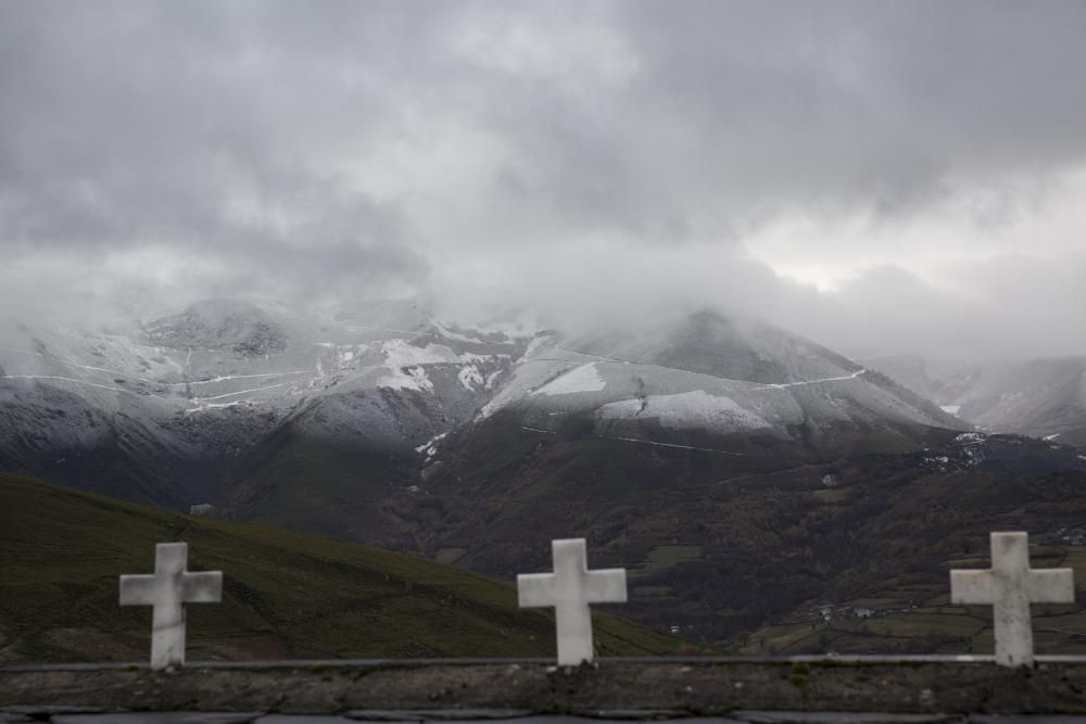 Las primeras nieves del otoño en Asturias