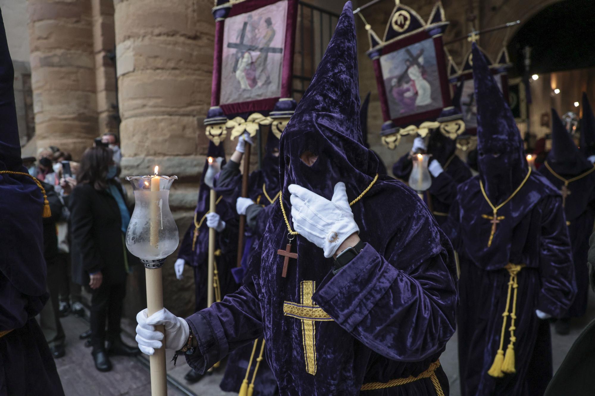 EN IMÁGENES: Así fue la procesión del Nazareno por las calles de Oviedo