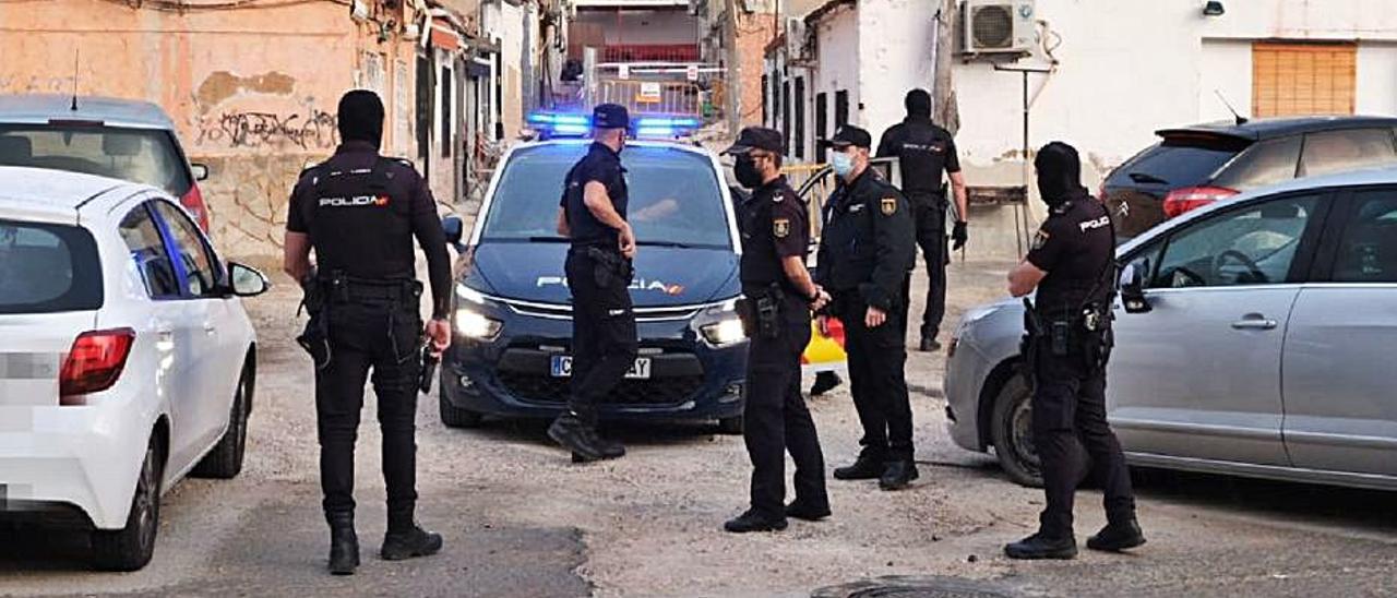 Un momento de la operación policial en La Tafalera. | ÁXEL ÁLVAREZ