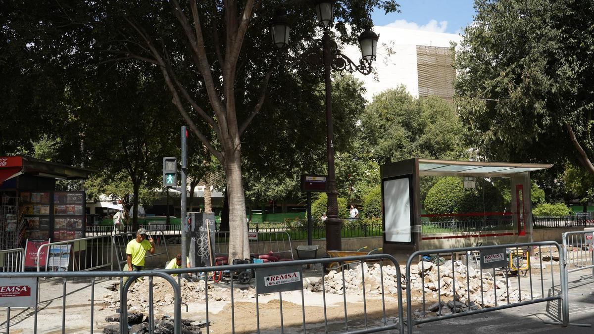 Obras del tranvibús en la Plaza del Duque de Sevilla