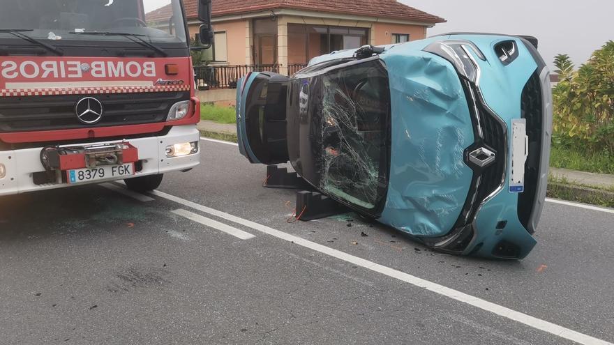 Dos personas heridas en un accidente de tráfico en Moaña