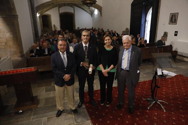 Emoción en la Colegiata de Salas, en la toma de posesión de Jacobo Cosmen como patrono de honor del Foro Jovellanos