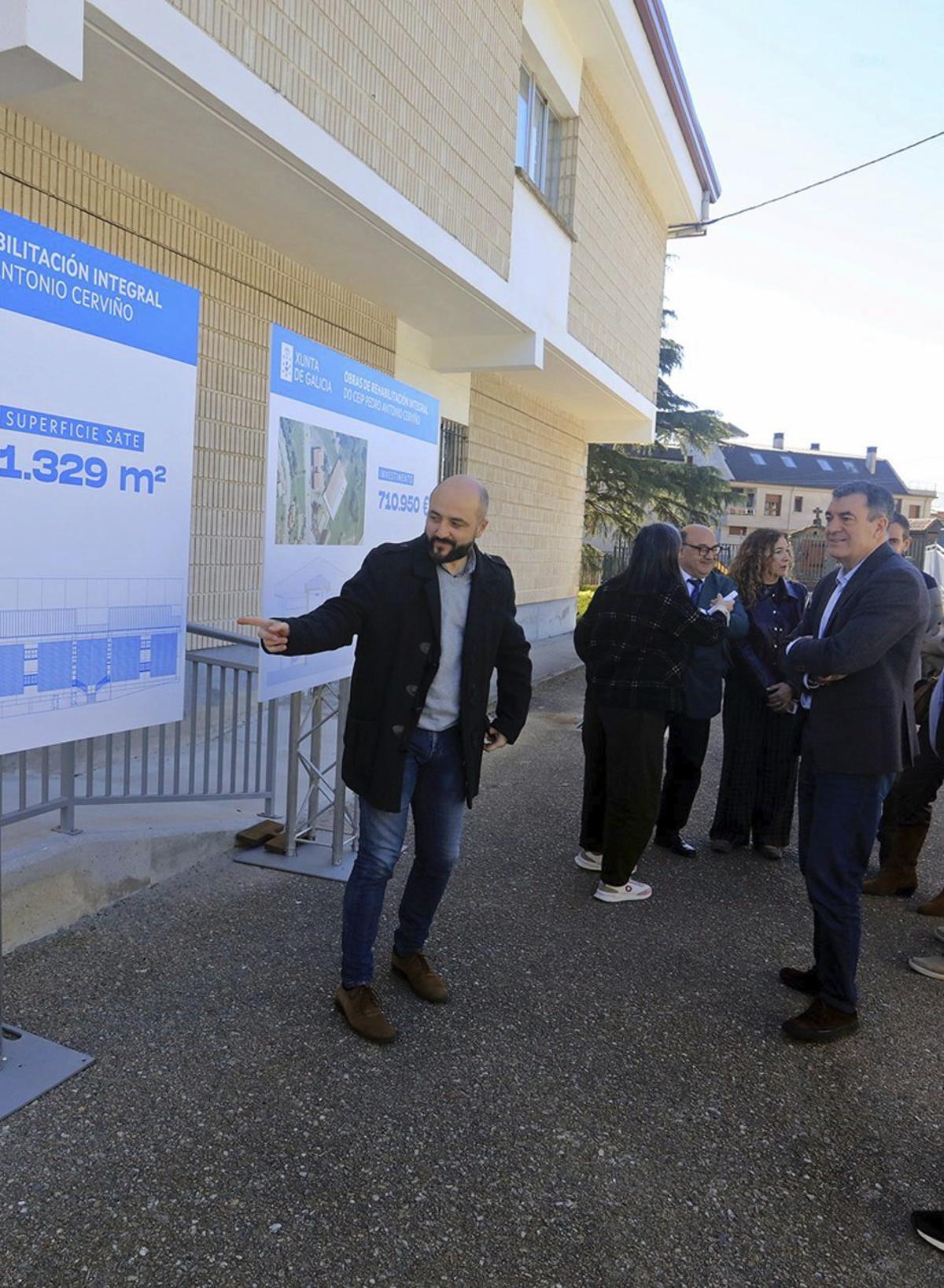 Visita de ayer al centro escolar de Campo Lameiro.