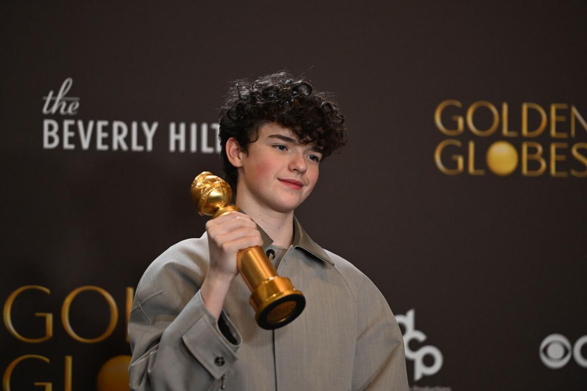 11 January 2026, US, Los Angeles: English actor Owen Cooper celebrates in the Press Room during the 83rd Golden Globe Awards. Photo: Kevin Sullivan/ZUMA Press Wire/dpa Kevin Sullivan/ZUMA Press Wire/d / DPA 11/01/2026 ONLY FOR USE IN SPAIN. Kevin Sullivan/ZUMA Press Wire/d / DPA;entertainment;celebrity;arts;culture;televison;theatre;radio;music;fashion;cinema;83rd Golden Globe Awards;