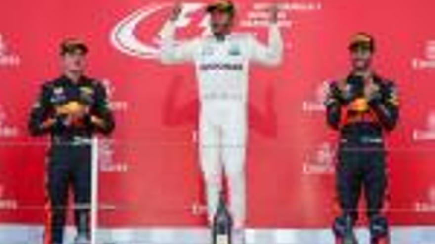 Lewis Hamilton s&#039;imposa al Japó            i acaricia el seu quart títol Mundial