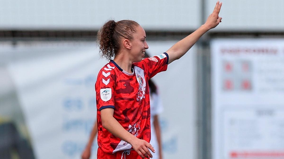 Irina Uribe celebrando un gol con el FC Levante Las Planas