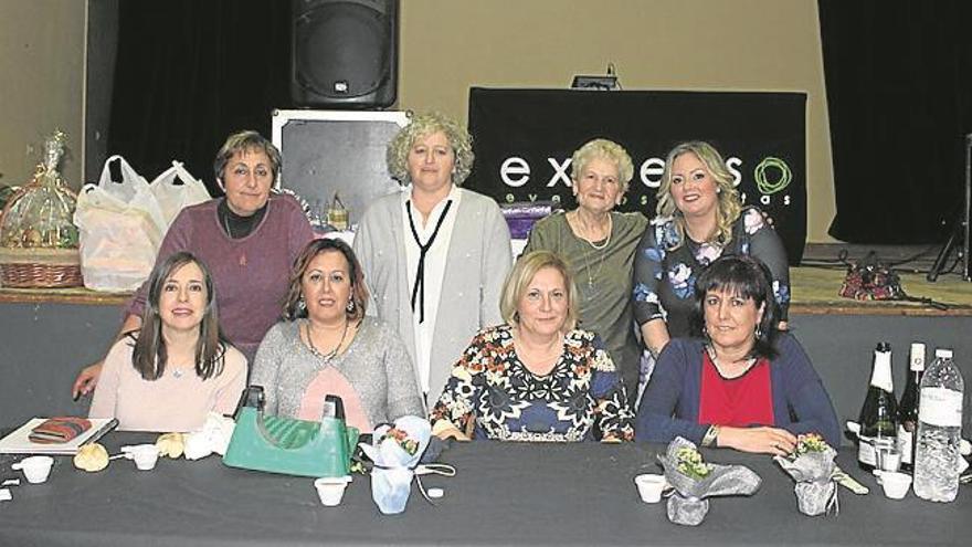 Las mujeres celebran la festividad de Santa Águeda con una cena