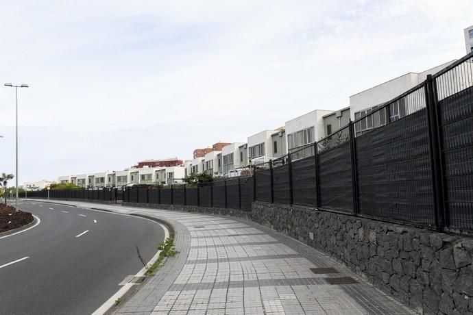 25-12-19 LAS PALMAS DE GRAN CANARI. LA MINILLA. LAS PALMAS DE GRAN CANARIA. Foto de un edificio de dúples en la Avenida de Ansite, número 11, que tienen exceso de altura, con respecto al plan general.  Fotos: Juan Castro.  | 25/12/2019 | Fotógrafo: Juan Carlos Castro