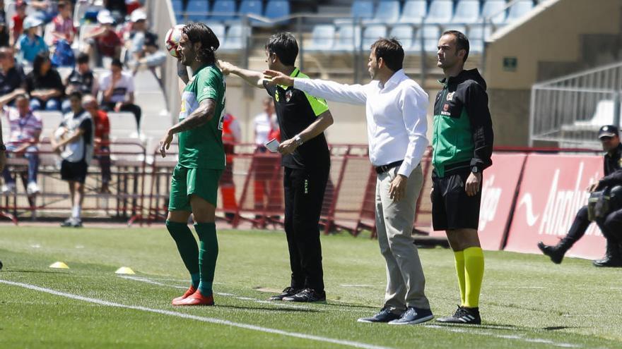 Pacheta y Francisco Fernández dando instrucciones.