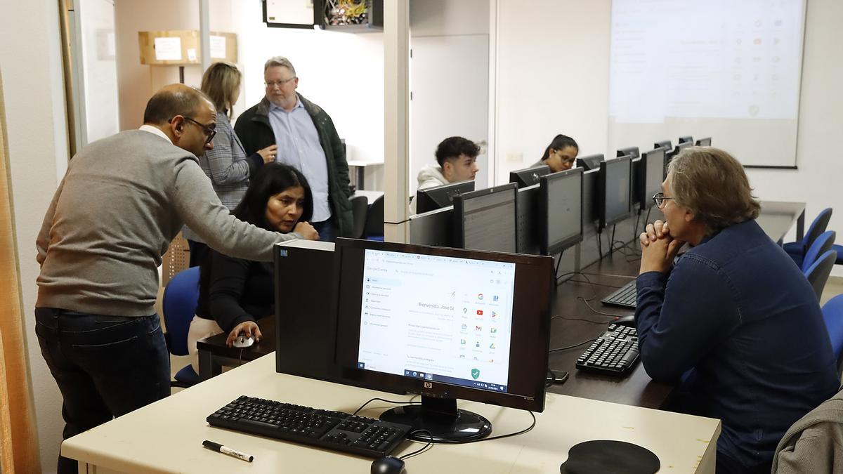 Curso de gestiones por internet desde casa de Puçol.