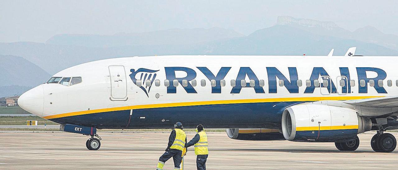 Un avió de Ryanair, estacionat recentment a l&#039;aeroport de Girona.