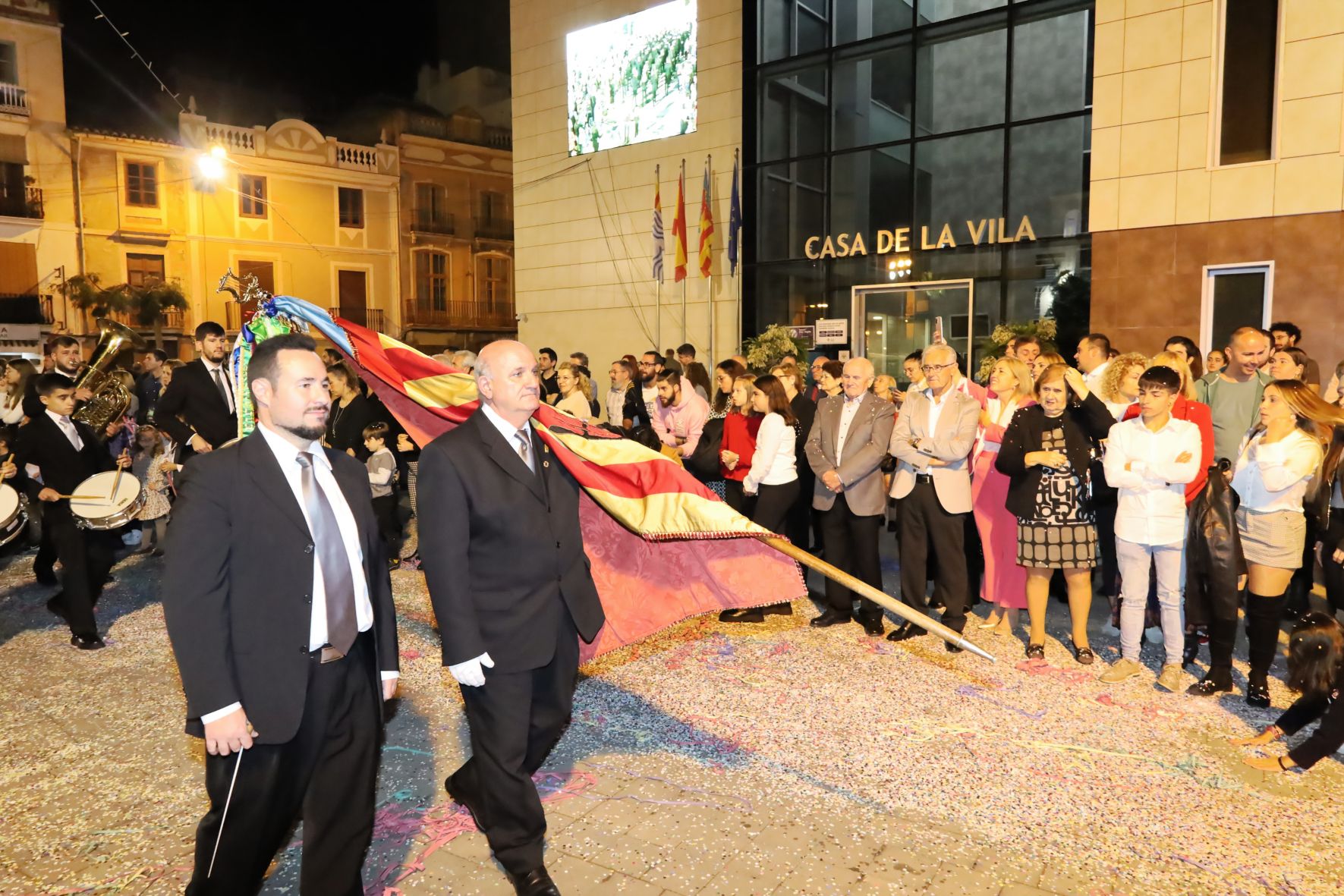 Todas las fotos del colorido desfile de carrozas de la Fira d'Onda