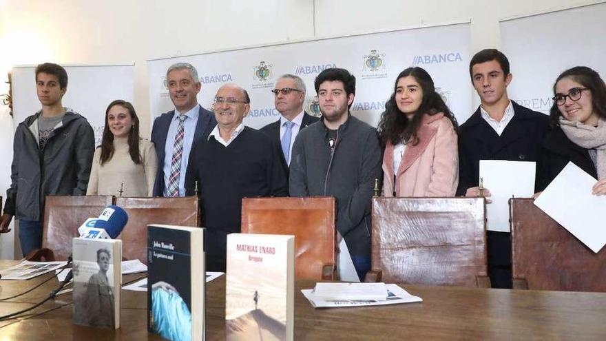 El jurado del premio San Clemente, con el director del centro y representantes de Xunta y Abanca. // X.Á.