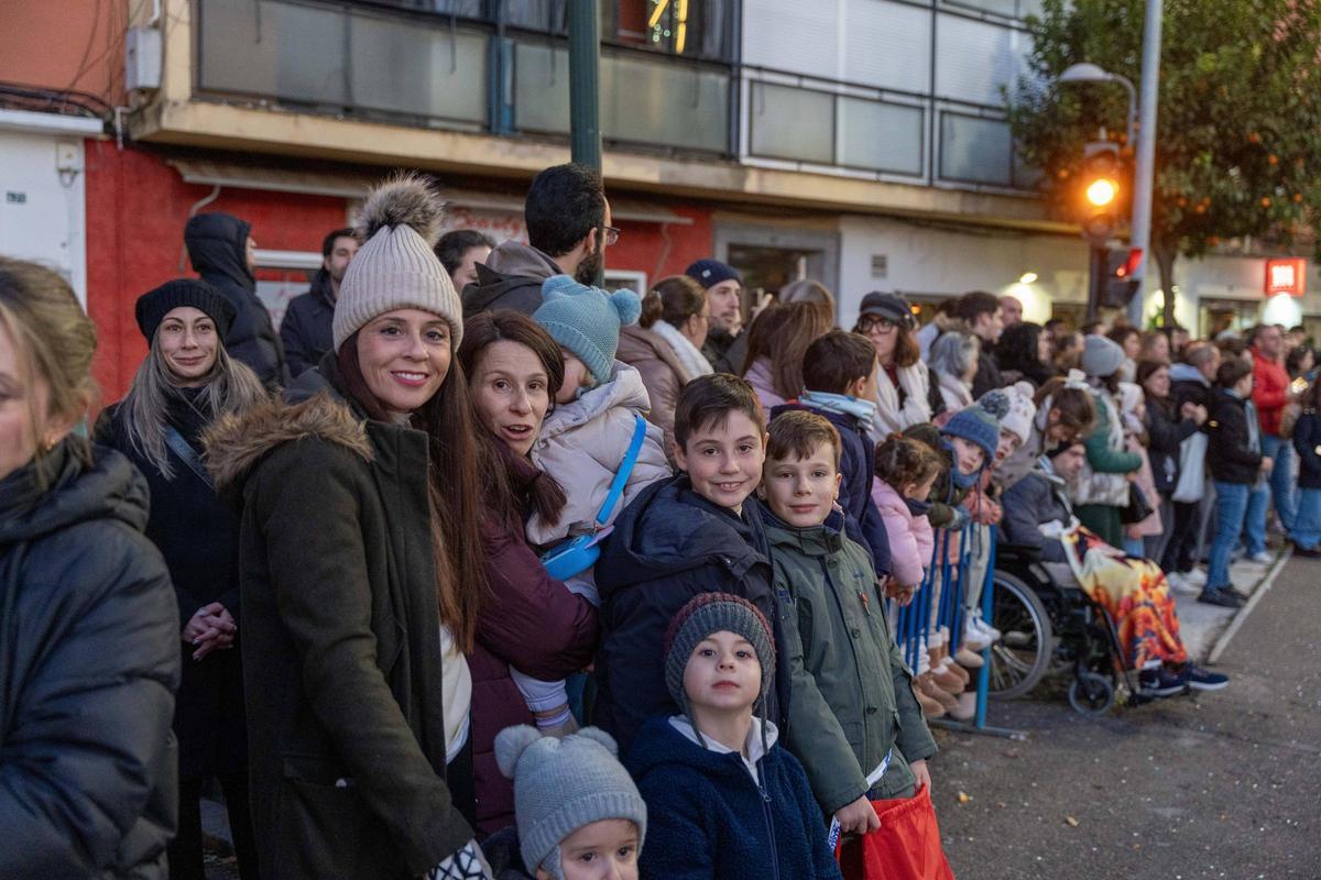 Fotogalería | Así fue el paso de los Reyes Magos por Badajoz