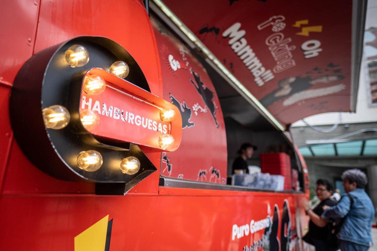 Colas en el estreno en Tenerife de GoXo, la food truck de Dabiz Muñoz