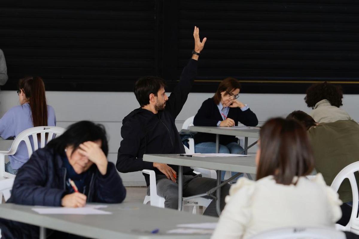 Cientos de personas realizan las pruebas orales del C2 de valenciano