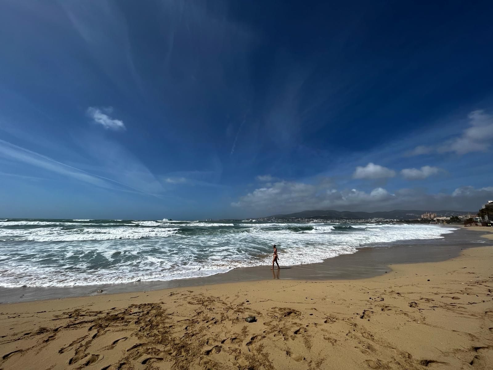 Bandera roja en las playas de Palma por fuertes vientos