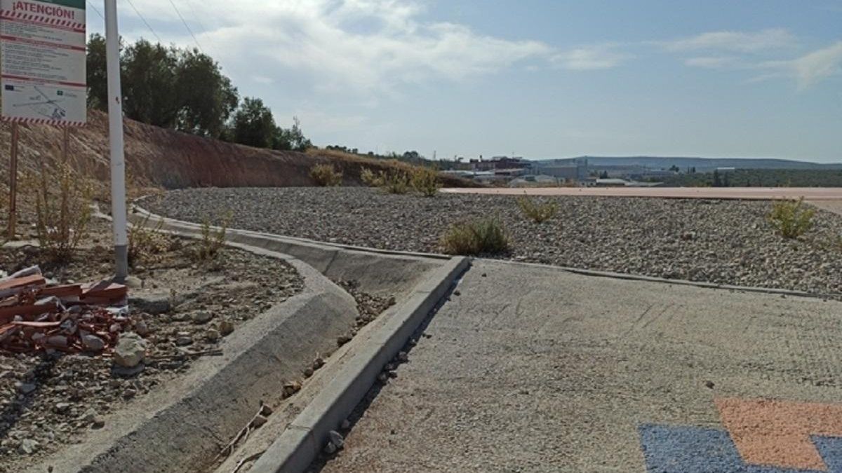 Parcela en la que está previsto que se construya el nuevo equipamiento sanitario de Lucena.
