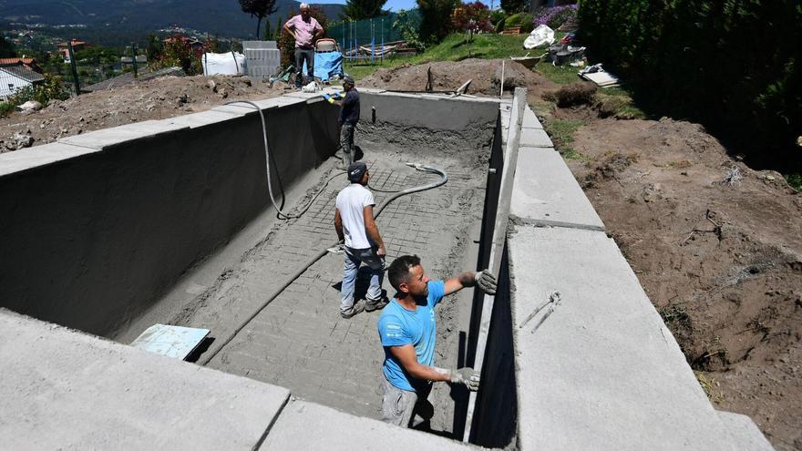 Instalación de una piscina en Casaldorado (Lérez).