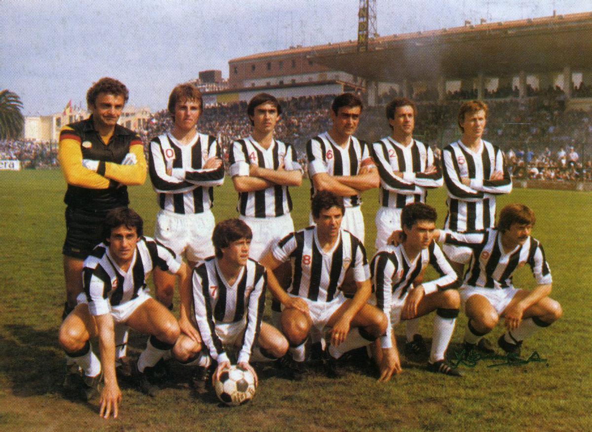 Alineación inicial del ascenso a Primera con Antonio Sales, el 17 de mayo de 1981, con un 2-0 ante el Rayo Vallecano: Racic, Robert, Pulido, Planelles, Ferrer, Draganic (arriba); Navarro, Viña, RIbes, Conde y Bayarri (abajo).