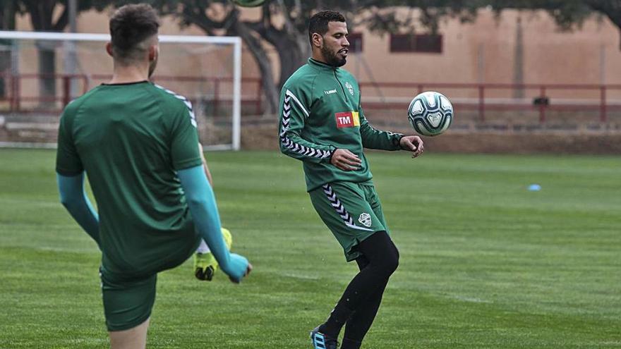 Jonathas, entrenando en el polideportivo de Altabix.