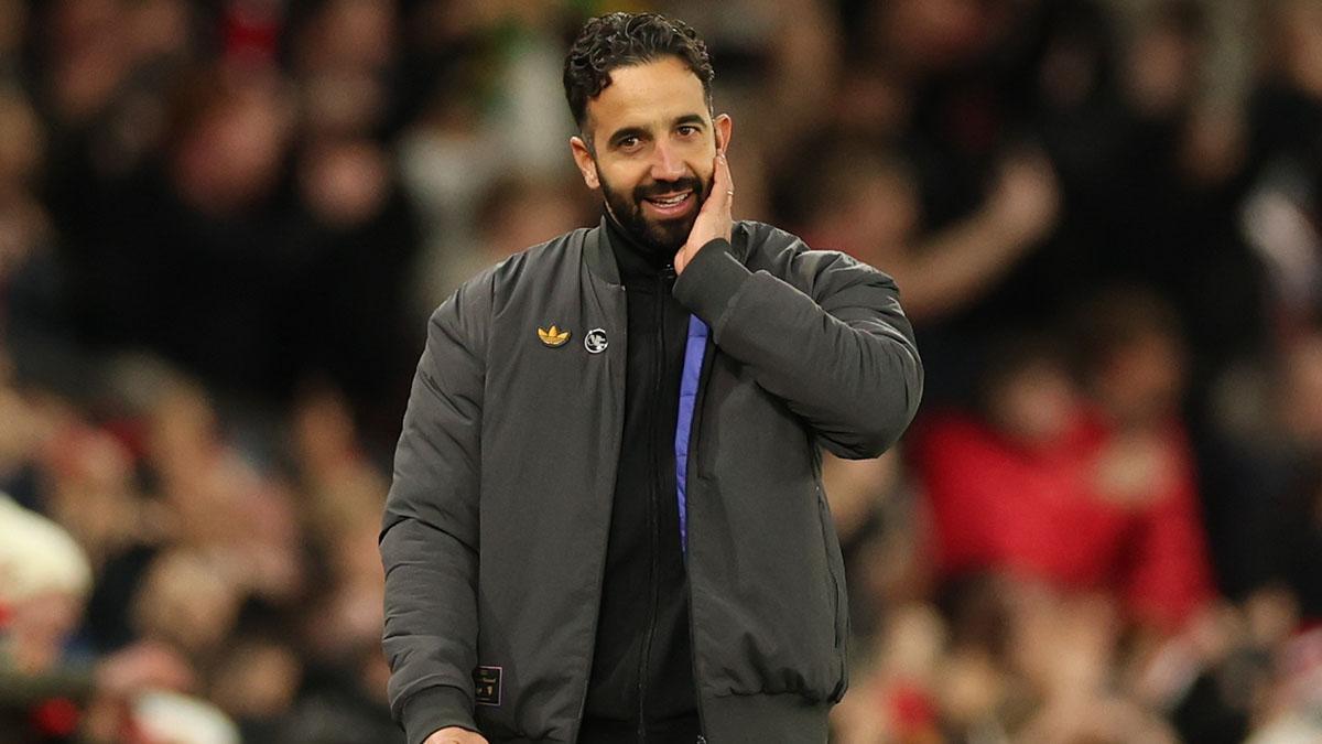 El técnico del Manchester United Ruben Amorimsonríe tras la victoria ante el Brighton and Hove Albion