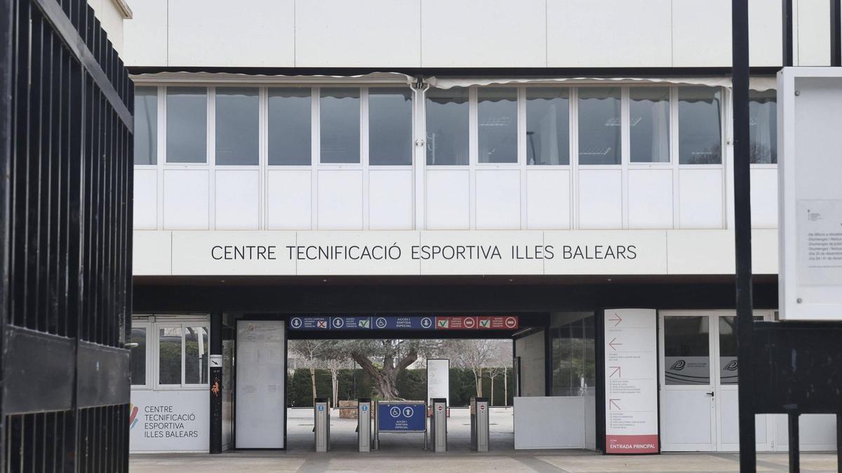 Entrada al Centro de Tecnificación de las Islas Baleares.