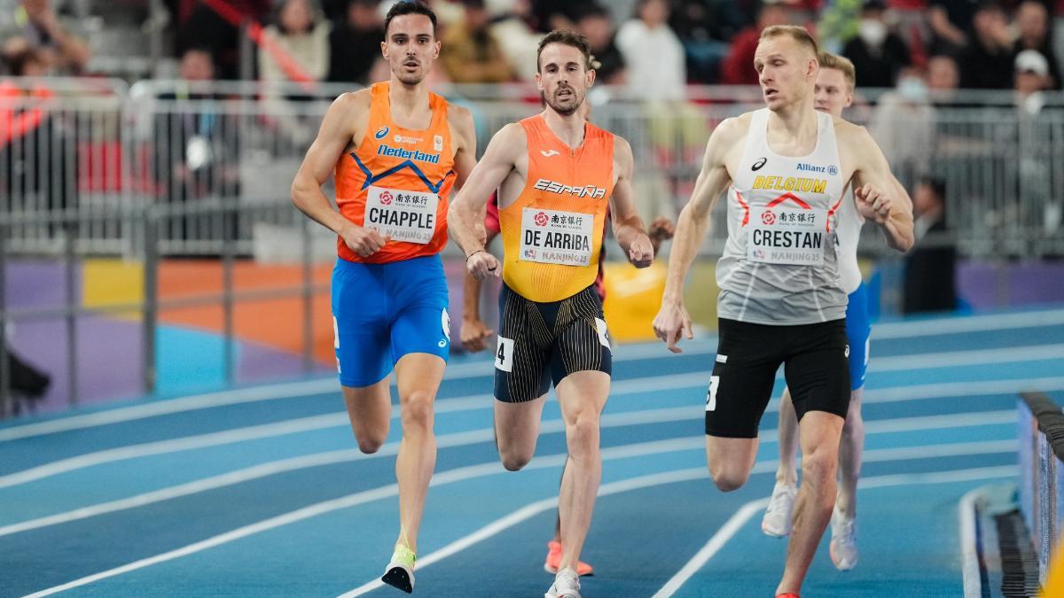 Álvaro de Arriba, controlando en las series de 800