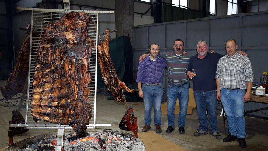 O carneiro ó espeto que se comeu hoxe na fábrica de Extrugasa.