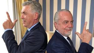 Carlo Ancelotti y Aurelio De Laurentiis, presidente del Nápoles, en la presentación del técnico en