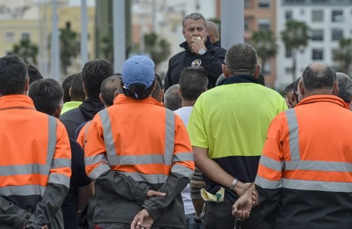 LAS PALMAS DE GRAN CANARIA A 14/06/2017. Asamblea de trabajadores de la Estiba en el Puerto de la Luz y Las Palmas. FOTO: J.PÉREZ CURBELO