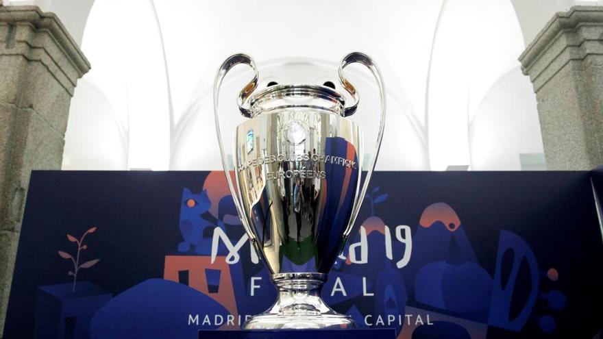 La copa que se llevará el ganador de la final de la Champions.