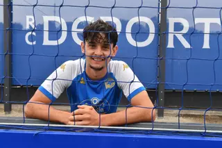Charlie Patiño: «Quiero mostrar a los aficionados del Deportivo que puedo emocionar, producir magia en el campo»