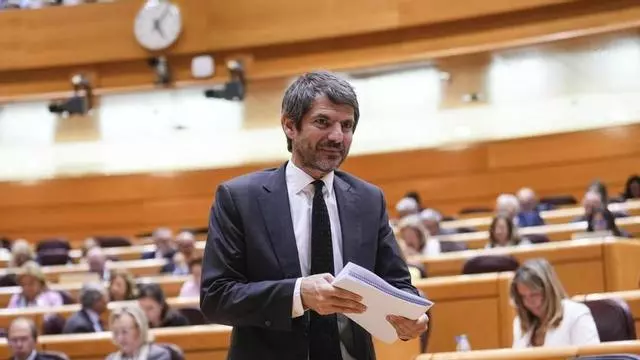 Urtasun señala a la autoridad judicial para la extinción de la Fundación Francisco Franco