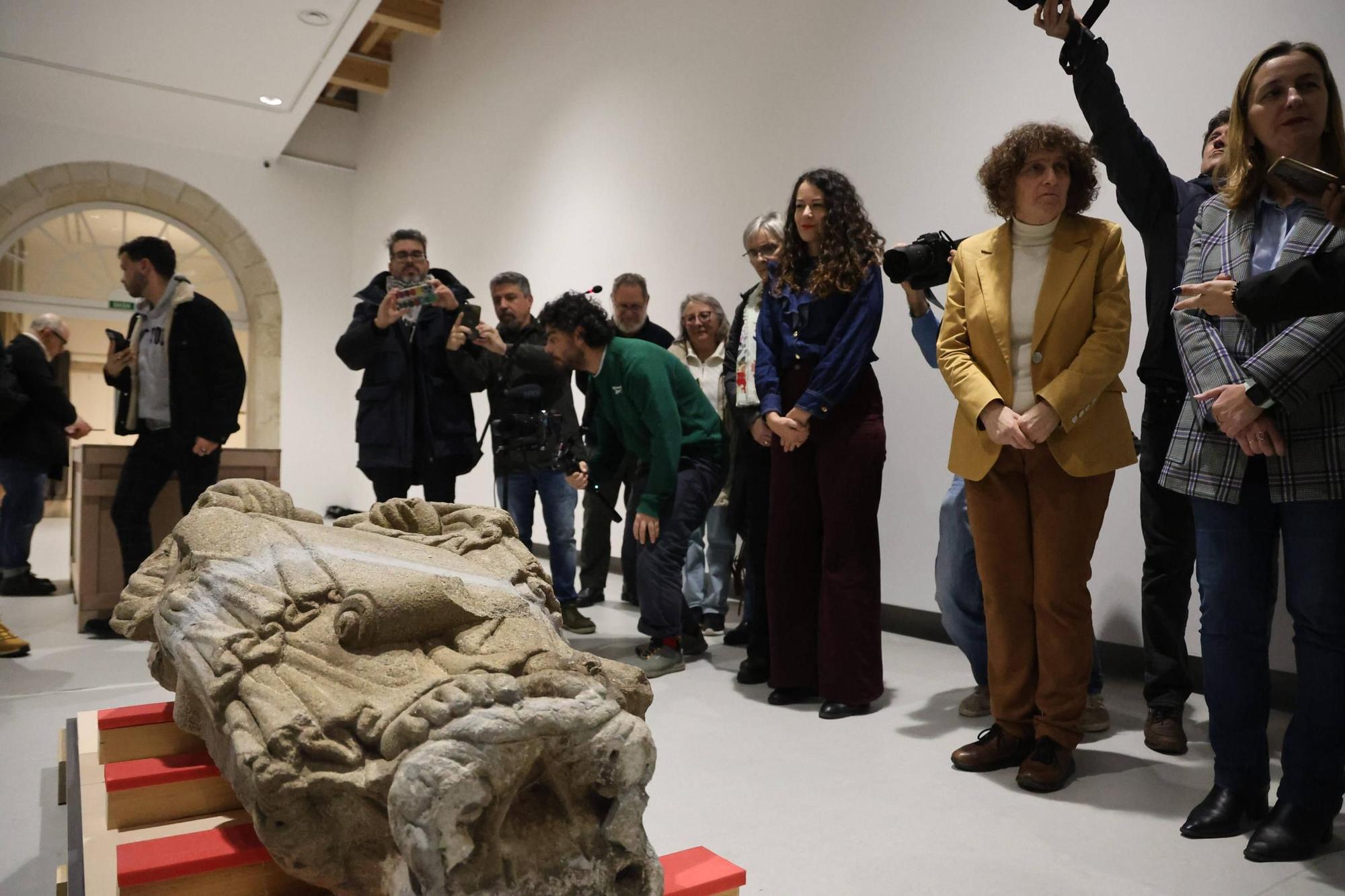 As estatuas do Pórtico da Gloria volven ao pobo