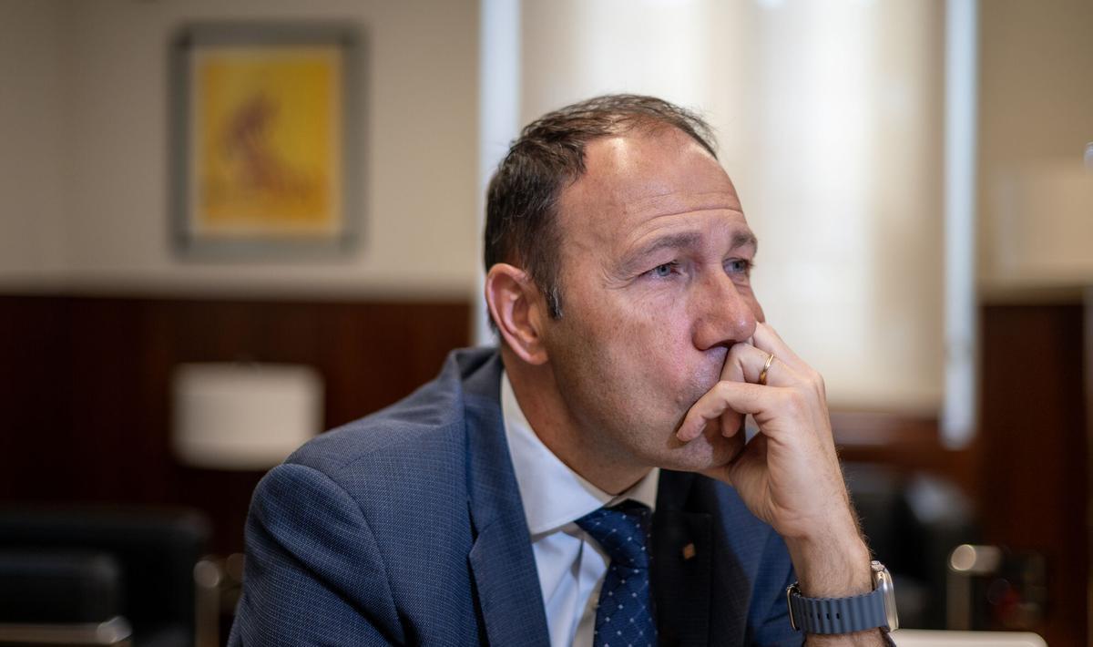 Barcelona 30.04.2026 Deportes Entrevista con el conseller d'esports de la Generalitat de Catalunya, Berni Àlvarez, en el Parlament. Fotografía de Jordi Cotrina