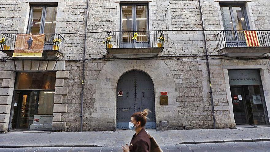 La casa Solterra, al carrer Ciutadans, és un edifici senyorial i seu de la Cultura a Girona.