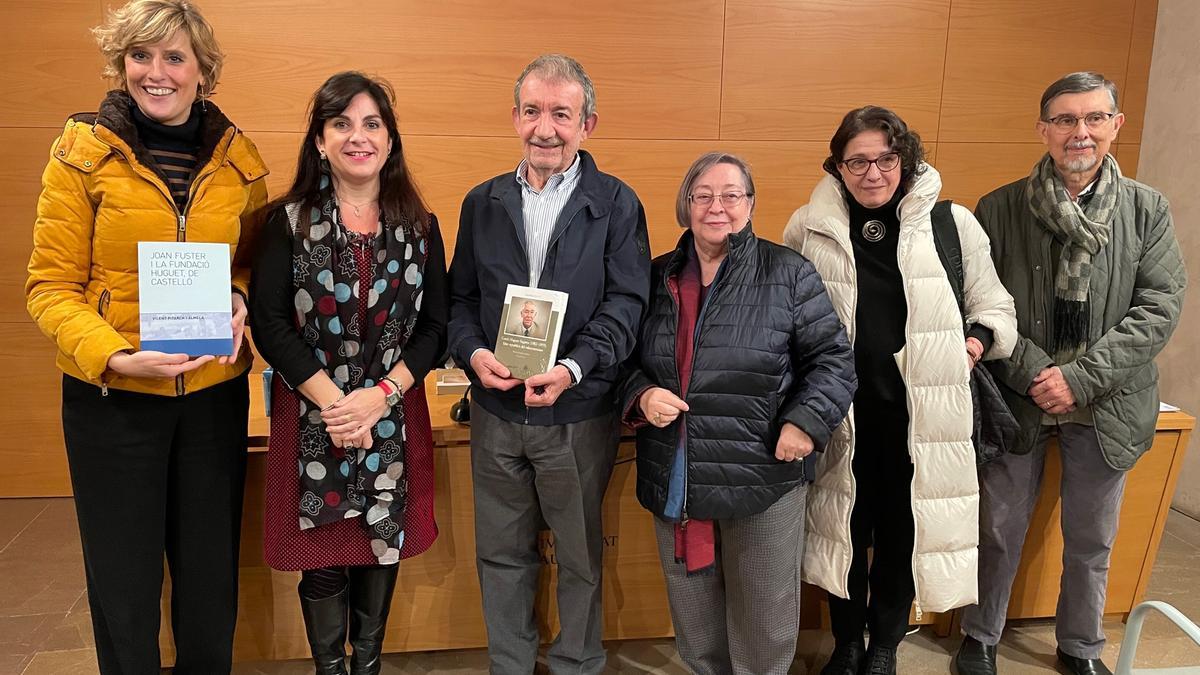 La Llotja del Cànem ha sigut l'escenari de la presentació del llibre 'Joan Fuster i la Fundacio Huguet'.