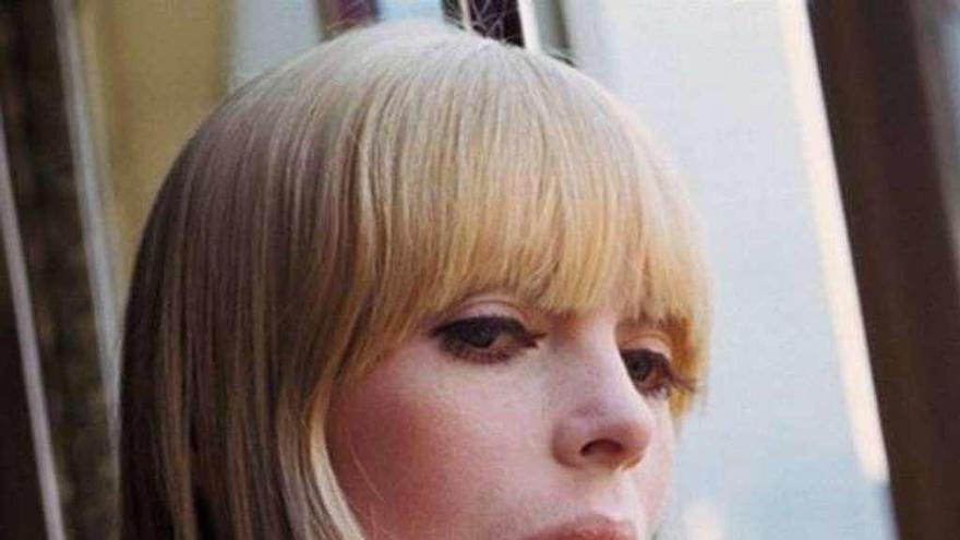 Además de ser musa de Andy Warhol, cantó en tres de los temas del debut de The Velvet Underground.