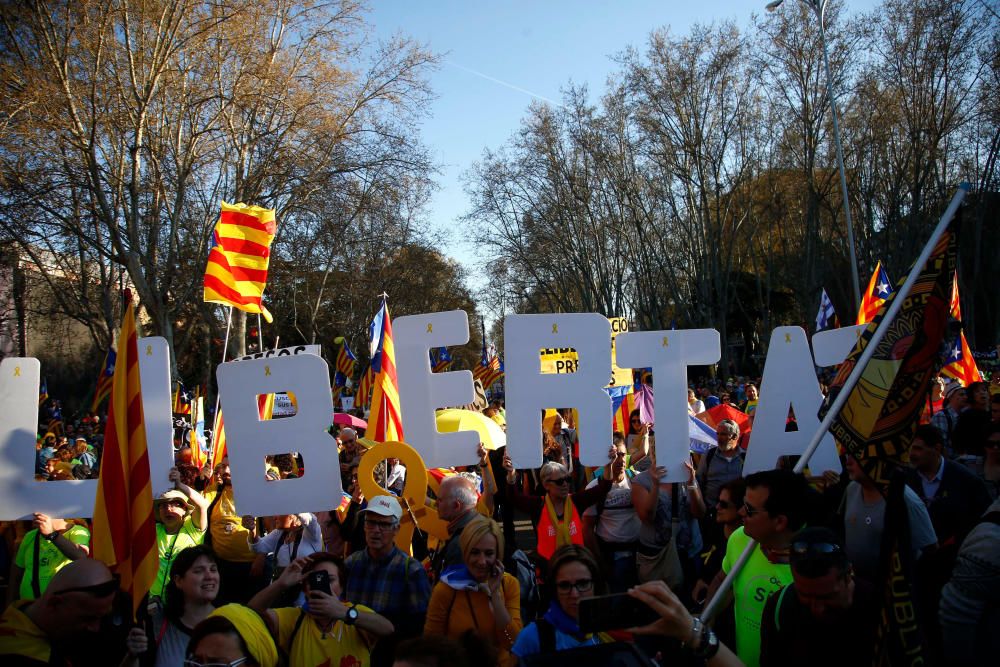 Més de 200 persones es manifesten per un servei de pediatria digna